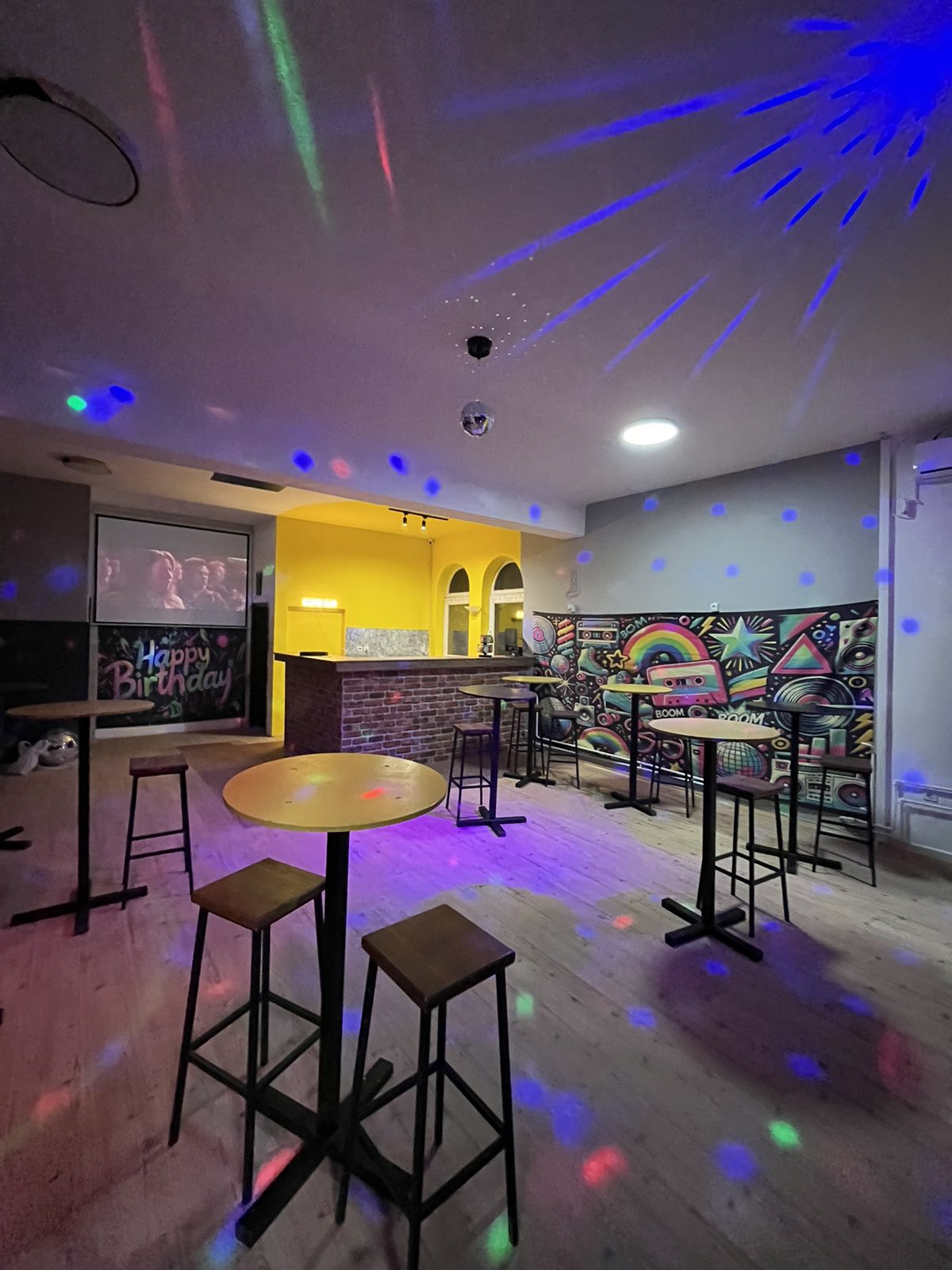 Диско и караоке – Eclipse Club Kids